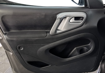 Подержанный автомобиль Peugeot Partner 2017 года (19 фото)