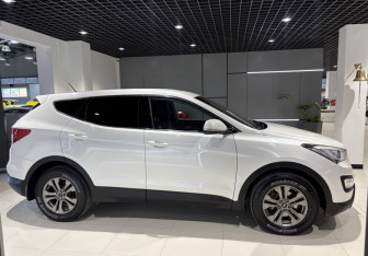 Подержанный автомобиль Hyundai Santa Fe 2014 года (1 фото)