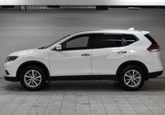 Подержанный автомобиль Nissan X-Trail 2018 года (8 фото)