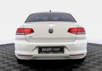 Подержанный автомобиль Volkswagen Passat Sedan 2018 года (6 фото)