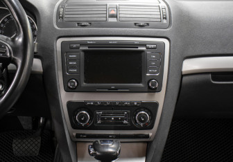 Подержанный автомобиль Skoda Octavia Liftback 2012 года (15 фото)