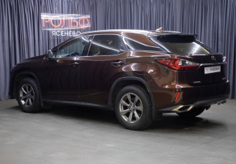 Подержанный автомобиль Lexus RX 2018 года (7 фото)