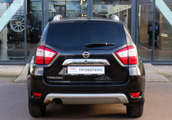 Подержанный автомобиль Nissan Terrano 2016 года (5 фото)