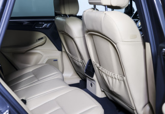 Подержанный автомобиль Porsche Macan 2017 года (12 фото)