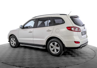 Подержанный автомобиль Hyundai Santa Fe 2012 года (7 фото)