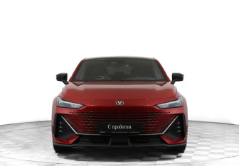 Подержанный автомобиль Changan UNI-V 2023 года (2 фото)