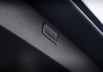 Подержанный автомобиль Volkswagen Multivan 2020 года (29 фото)