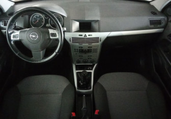Подержанный автомобиль Opel Astra Hatchback 2009 года (9 фото)