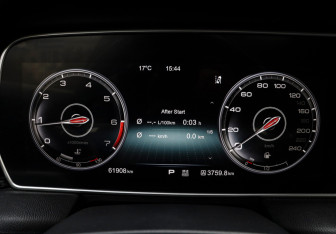 Подержанный автомобиль Hongqi HS5 2019 года (17 фото)