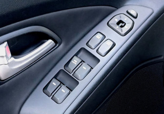Подержанный автомобиль Hyundai ix35 2012 года (17 фото)
