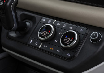 Подержанный автомобиль Land Rover Defender Suv 2021 года (15 фото)