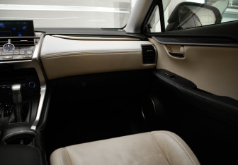 Подержанный автомобиль Lexus NX 2014 года (26 фото)