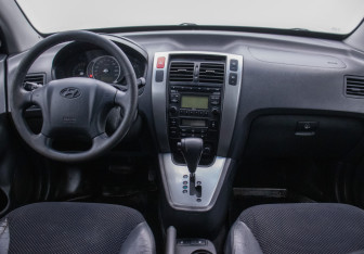 Подержанный автомобиль Hyundai Tucson 2008 года (13 фото)