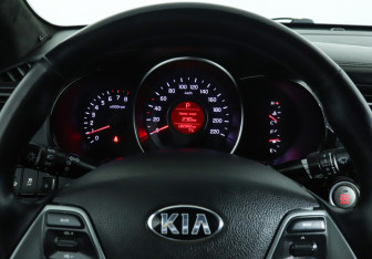 Подержанный автомобиль Kia Rio Sedan 2016 года (11 фото)