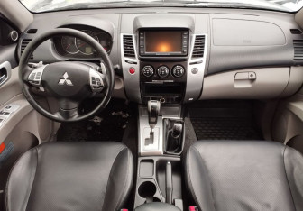 Подержанный автомобиль Mitsubishi Pajero Sport 2010 года (9 фото)