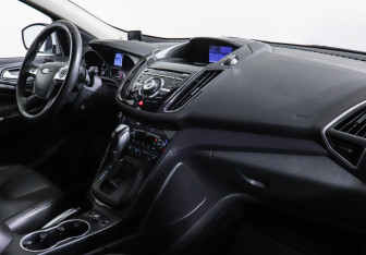 Подержанный автомобиль Ford Kuga 2013 года (6 фото)