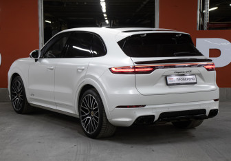 Подержанный автомобиль Porsche Cayenne 2021 года (7 фото)