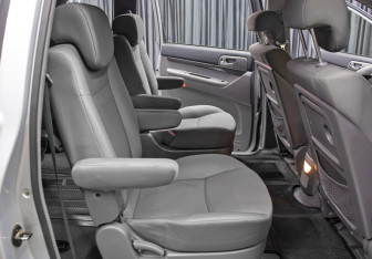 Подержанный автомобиль SsangYong Stavic 2013 года (12 фото)