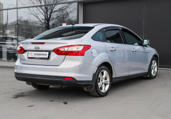 Подержанный автомобиль Ford Focus Sedan 2011 года (4 фото)