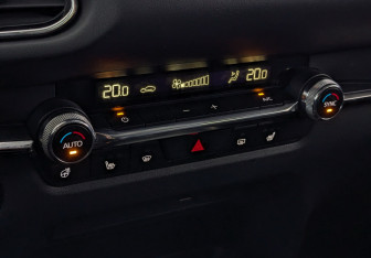 Подержанный автомобиль Mazda CX-30 2021 года (28 фото)