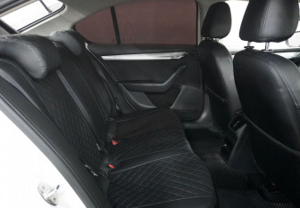 Подержанный автомобиль Skoda Octavia Liftback 2014 года (13 фото)