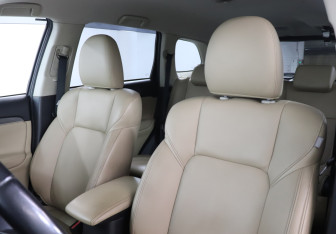 Подержанный автомобиль Mitsubishi Outlander 2019 года (17 фото)