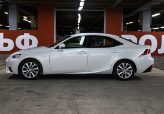 Подержанный автомобиль Lexus IS Sedan 2014 года (8 фото)