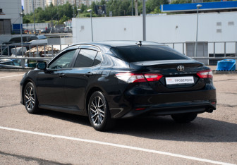 Подержанный автомобиль Toyota Camry Sedan 2018 года (7 фото)