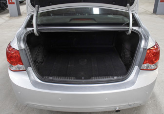 Подержанный автомобиль Chevrolet Cruze Sedan 2011 года (10 фото)