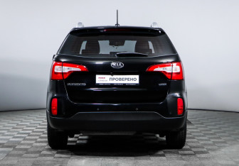 Подержанный автомобиль Kia Sorento 2013 года (6 фото)