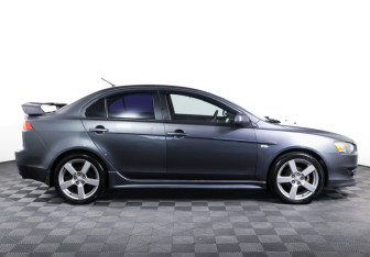 Подержанный автомобиль Mitsubishi Lancer Sedan 2008 года (4 фото)