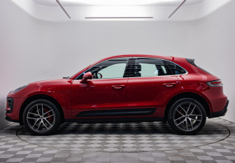 Подержанный автомобиль Porsche Macan 2023 года (2 фото)