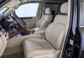 Подержанный автомобиль Lexus LX 2020 года (20 фото)