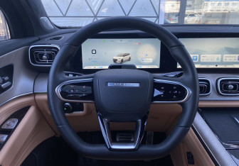 Подержанный автомобиль Jaecoo J8 2024 года (13 фото)