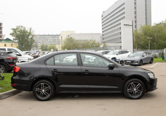 Подержанный автомобиль Volkswagen Jetta Sedan 2014 года (3 фото)