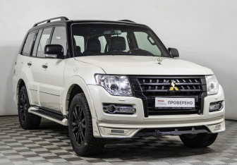Подержанный автомобиль Mitsubishi Pajero 2019 года (3 фото)