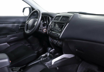 Подержанный автомобиль Mitsubishi ASX 2013 года (9 фото)