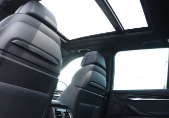Подержанный автомобиль BMW X5 2013 года (21 фото)