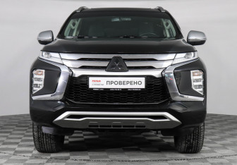 Подержанный автомобиль Mitsubishi Montero Sport 2023 года (2 фото)