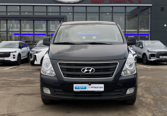Подержанный автомобиль Hyundai H-1 2016 года (2 фото)