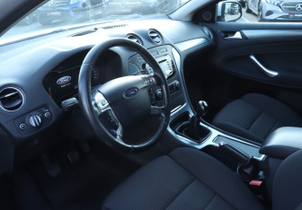 Подержанный автомобиль Ford Mondeo Sedan 2011 года (13 фото)