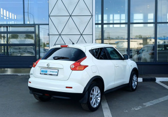 Подержанный автомобиль Nissan Juke 2011 года (5 фото)