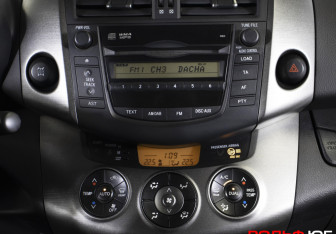 Подержанный автомобиль Toyota RAV4 2009 года (15 фото)