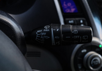Подержанный автомобиль Honda Insight Hatchback 2009 года (19 фото)