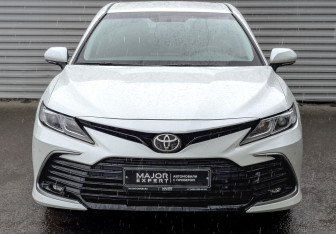 Подержанный автомобиль Toyota Camry Sedan 2021 года (2 фото)
