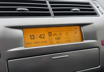 Подержанный автомобиль Citroen C4 Hatchback 2010 года (13 фото)