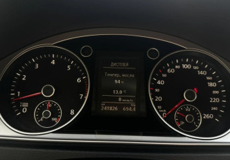 Подержанный автомобиль Volkswagen Passat Sedan 2012 года (12 фото)