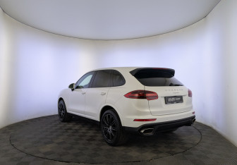 Подержанный автомобиль Porsche Cayenne 2017 года (7 фото)
