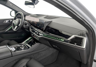 Подержанный автомобиль BMW X6 2024 года (11 фото)