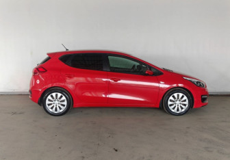 Подержанный автомобиль Kia Ceed Hatchback 2016 года (8 фото)